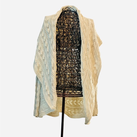 Cabi Women’s Beige Circle Cable Knit Cardigan Sweater. Size L - Picture 5 of 12